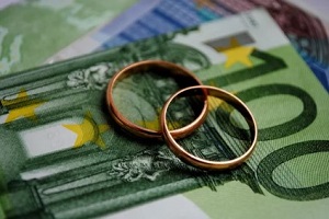 marriage rings on euro notes
