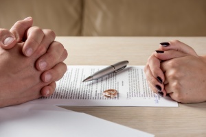 couple working with Montgomery County, MD Men’s Divorce Attorney